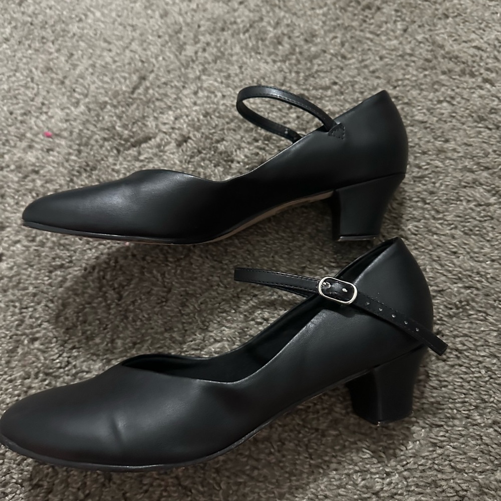 Women’s dance/theater heels -size 8.5